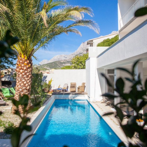 Apartments Villa Dada Makarska, Apartmani Villa Dada Makarska s jacuzzijem i bazenom Makarska