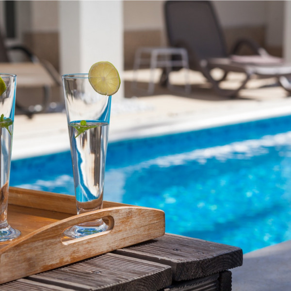Apartments Villa Dada Makarska, Apartmani Villa Dada Makarska s jacuzzijem i bazenom Makarska