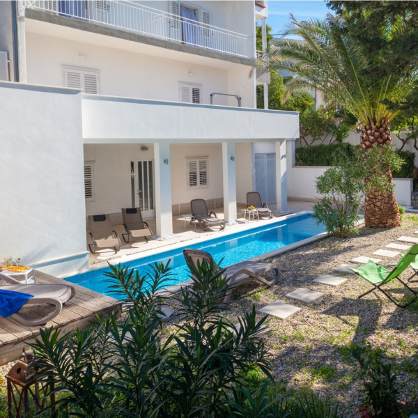 Apartments Villa Dada Makarska, Apartmani Villa Dada Makarska s jacuzzijem i bazenom Makarska