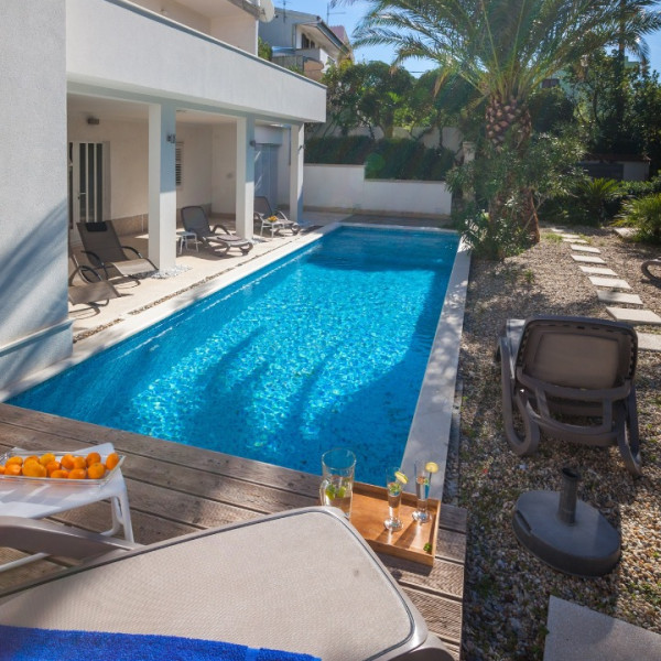 Apartments Villa Dada Makarska, Apartmani Villa Dada Makarska s jacuzzijem i bazenom Makarska
