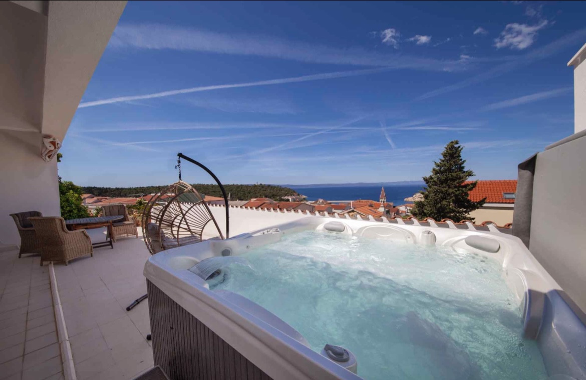 Luxury apartments with outdoor pool - Exclusive accommodation near the sea, Apartments Villa Dada Makarska with jacuzzi and pool Makarska