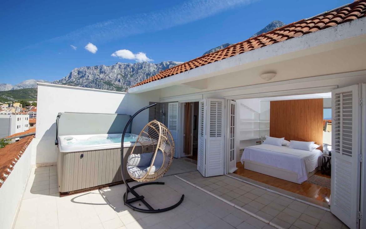 Luxury apartments with outdoor pool - Exclusive accommodation near the sea, Apartments Villa Dada Makarska with jacuzzi and pool Makarska