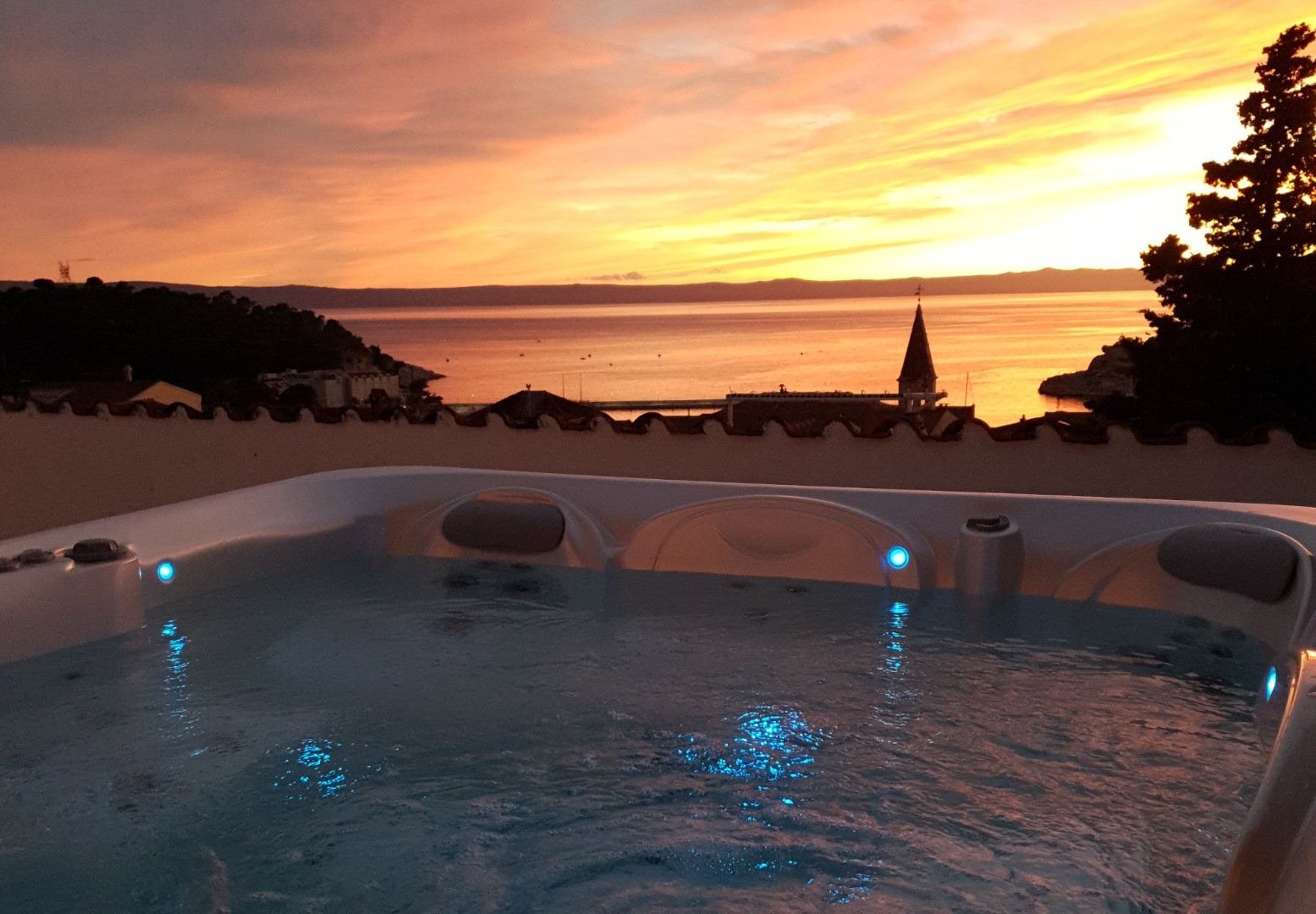 Luxury apartments with outdoor pool - Exclusive accommodation near the sea, Apartments Villa Dada Makarska with jacuzzi and pool Makarska